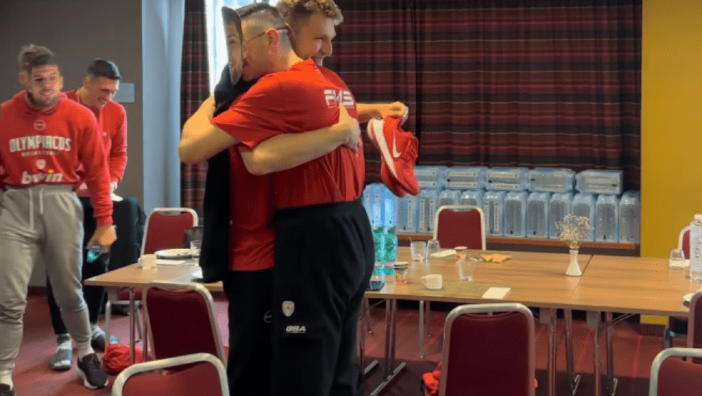 Με... μάσκες Βενζέκοφ οι παίκτες του Ολυμπιακού στο Κάουνας!