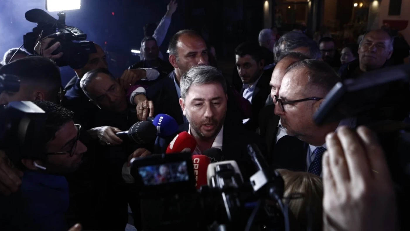 Εκλογές 2023: «Μεγάλη νίκη για το ΠΑΣΟΚ» λέει ο Ανδρουλάκης - Υποδοχή με κόρνες και σημαίες στα γραφεία του ΠΑΣΟΚ