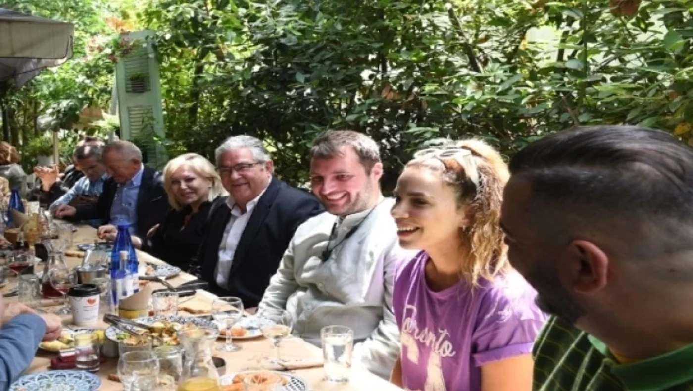 Στην Καλογρέζα ο Κουτσούμπας με... Στικούδη, Ράντου, Παπαδόπουλο και απαντήσεις για τις ατάκες!