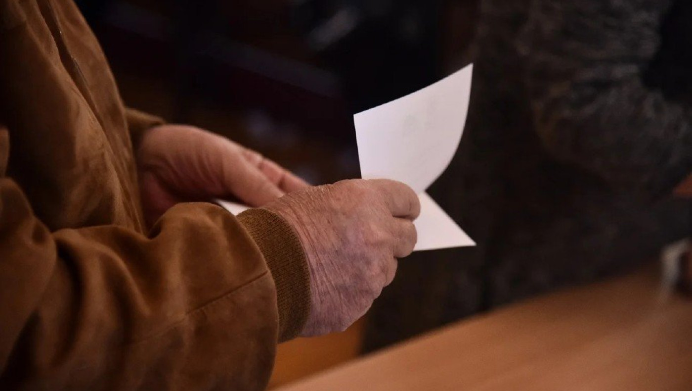 Ξέμεινε από ψηφοδέλτια το Κόμμα των Φτωχών και επιστρατεύτηκαν… χειρόγραφα