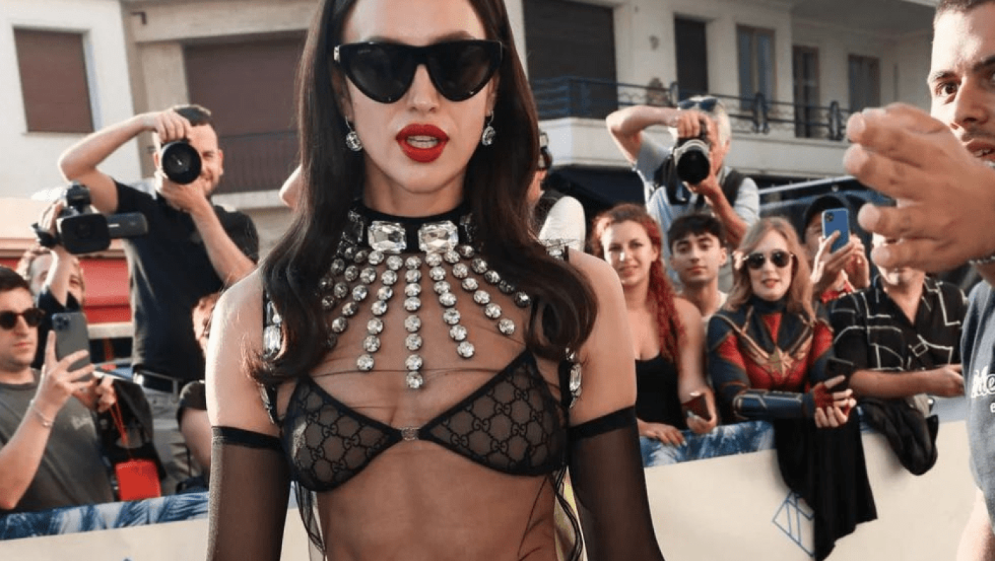 Σήκωσε τις Κάννες στο πόδι μόνο με τα εσώρουχα της η Ιρίνα Σάικ!