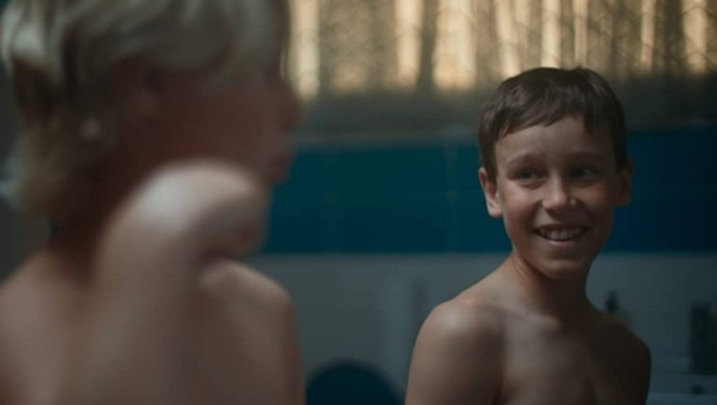 Ο Φίλης στηρίζει τη δασκάλα που έδειξε την ταινία «Αγόρια στο ντους» σε μαθητές