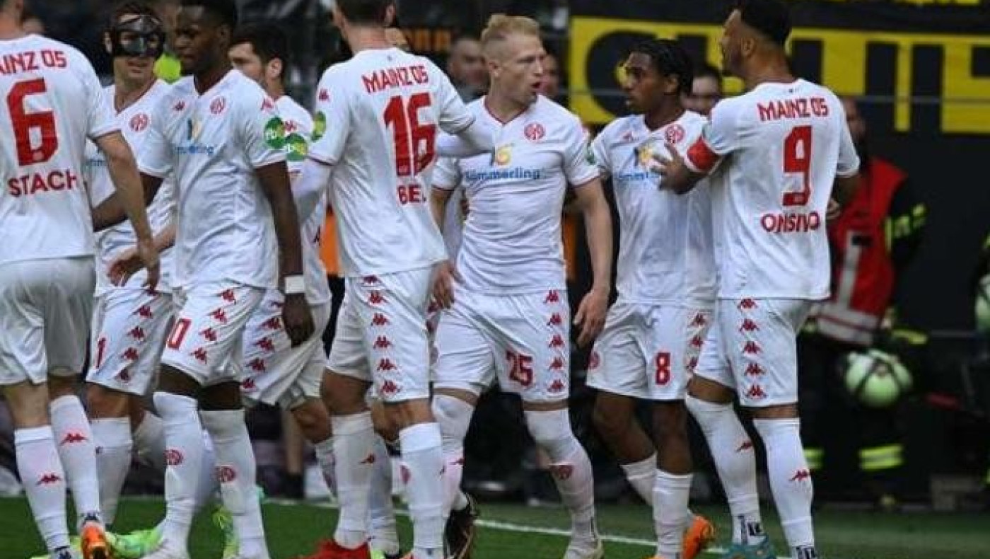 Απομακρύνεται ο τίτλος για την Ντόρτμουντ, 0-2 η Μάιντς που σοκάρει το  «Σίγκναλ Ιντούνα Παρκ»