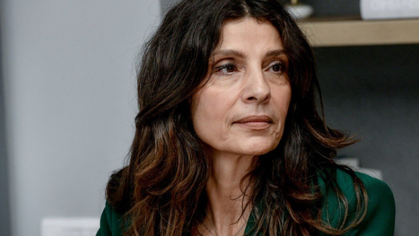 Ενοχλημένη με τη σάτιρα Ζαχαράτου η Τσαπανίδου: «Βαρύτατη σεξιστική επίθεση» (vid)