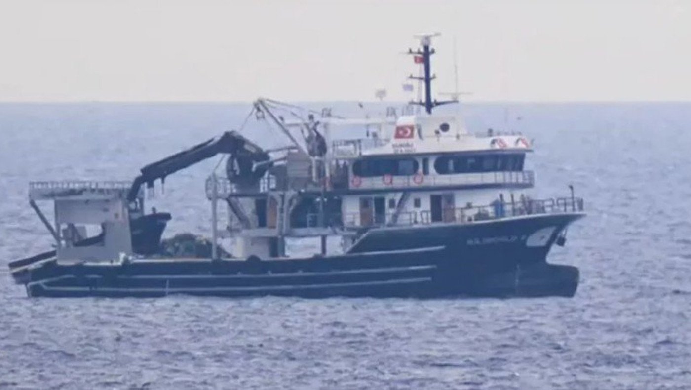 Τουρκικά αλιευτικά εμφανίστηκαν στα Κύθηρα -Ύψωσαν και την τουρκική σημαία (vid)