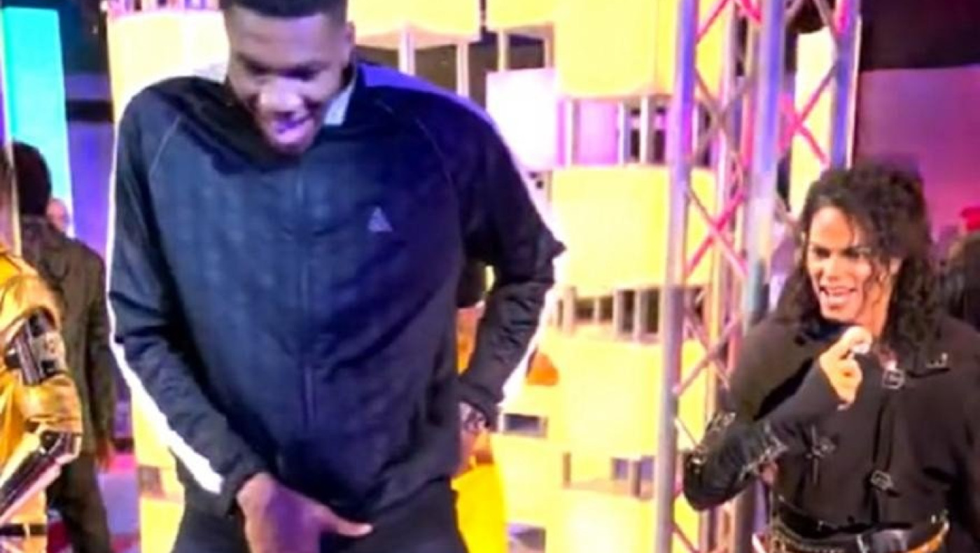 Σε τρελή φόρμα ο Αντετοκούνμπο....χορεύει Μάικλ Τζάκσον και κάνει πασαρέλα!