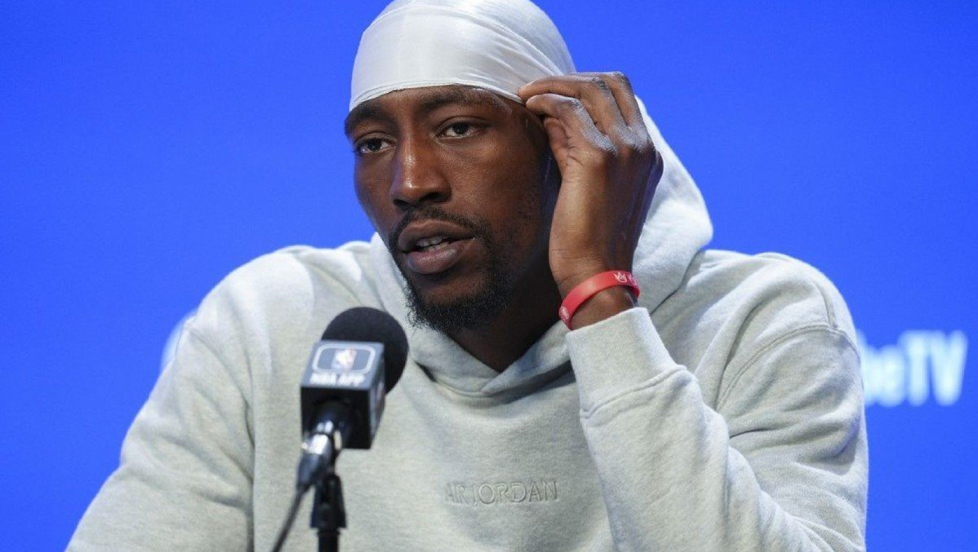 Αντεμπάγιο σε δημοσιογράφο: «Αν μιλήσω για τις βολές θα πληρώσεις εσύ το πρόστιμο;»