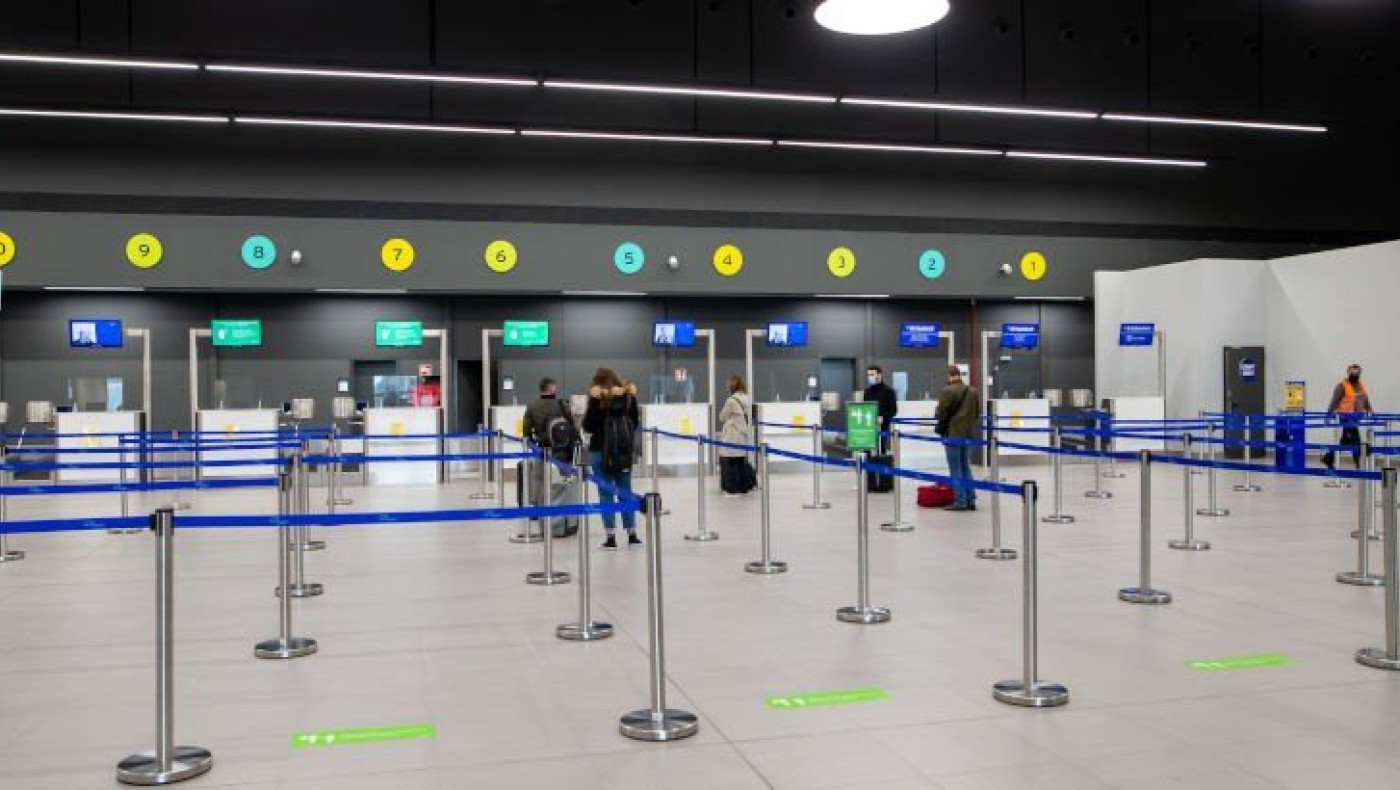 Θεσσαλονίκη: Σύλληψη δύο επιβατών στο αεροδρόμιο «Μακεδονία» - Ο ένας άτμιζε κι ο άλλος δεν ήθελε να δέσει τη ζώνη του