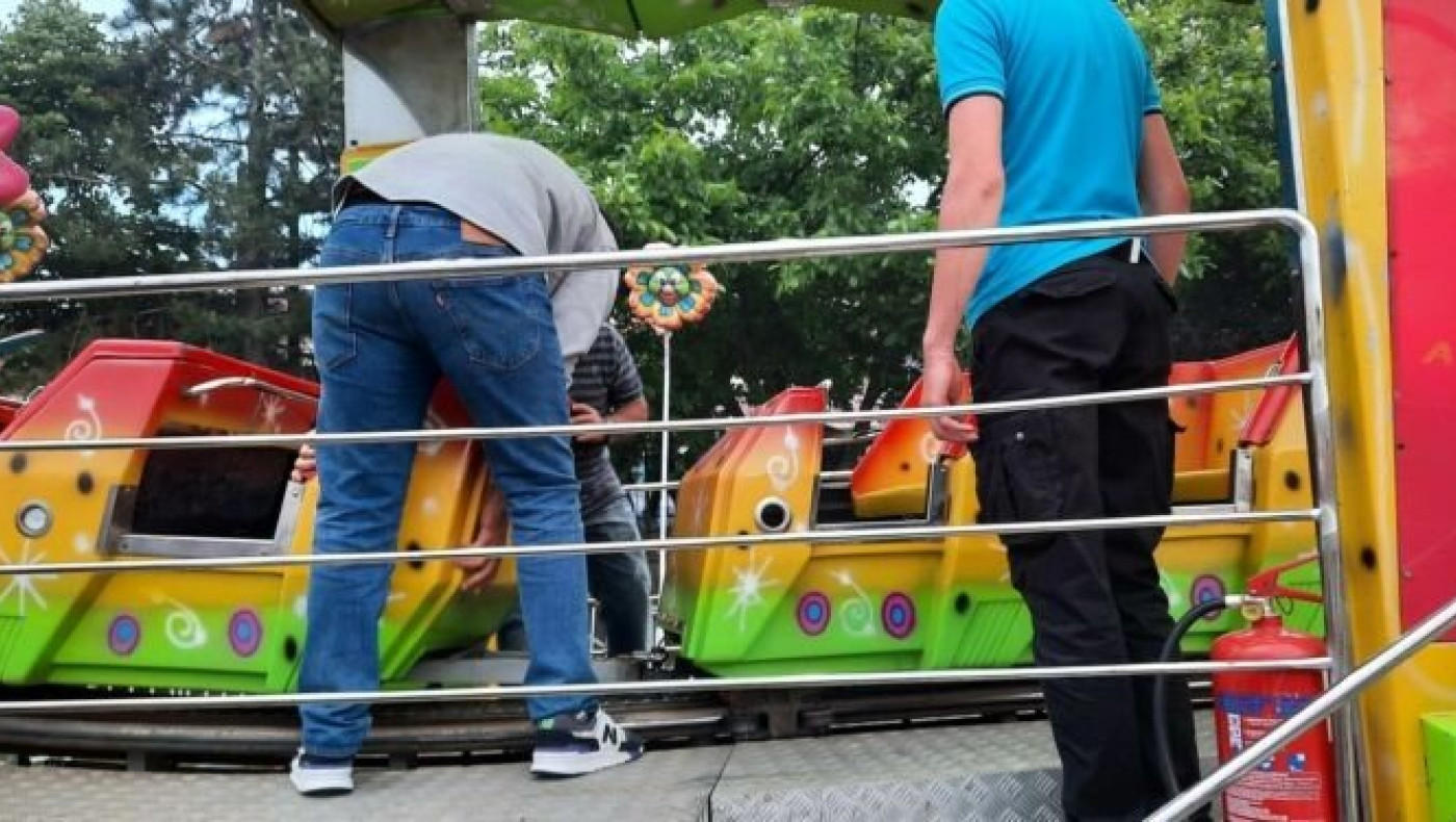 Κοζάνη: Χάλασε τρενάκι και κόπηκαν δυο βαγόνια σε λούνα παρκ