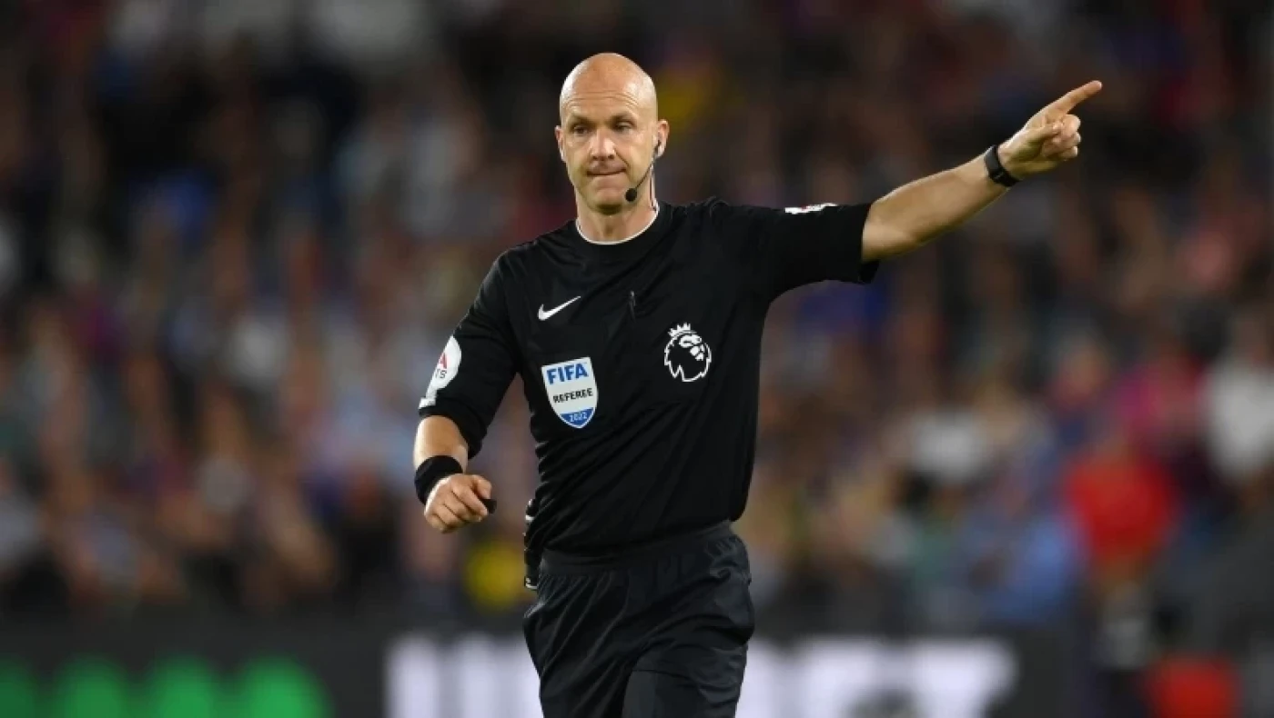 Έρευνα της UEFA για τις αποφάσεις του Τέιλορ στον τελικό του Europa League