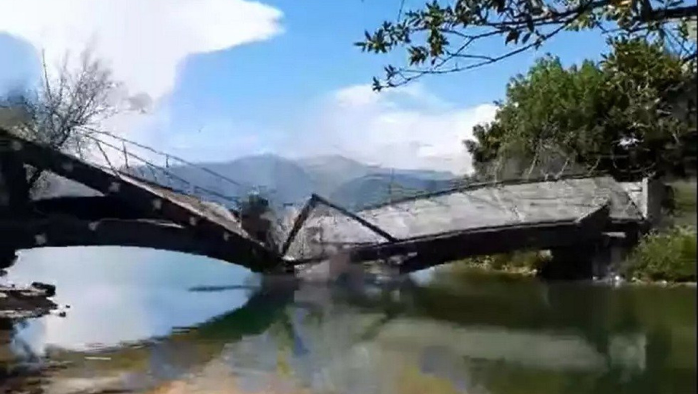 Άρτα: Απίστευτες εικόνες από κατάρρευση ξύλινης γέφυρας: Τι απαντά ο Δήμος