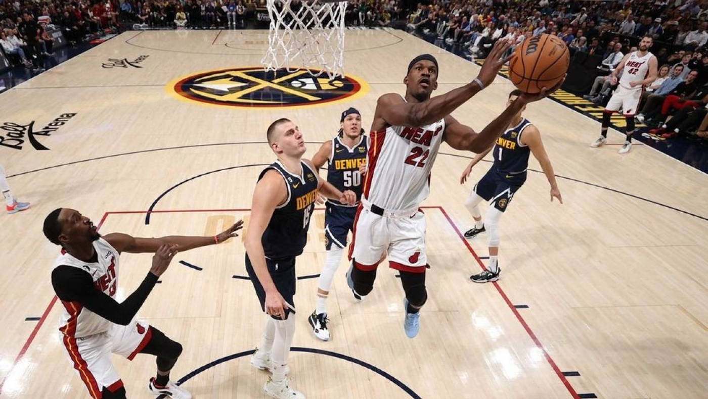 Οι Χιτ των break το έκαναν ξανά με ανατροπή και στο Ντένβερ για το 1-1