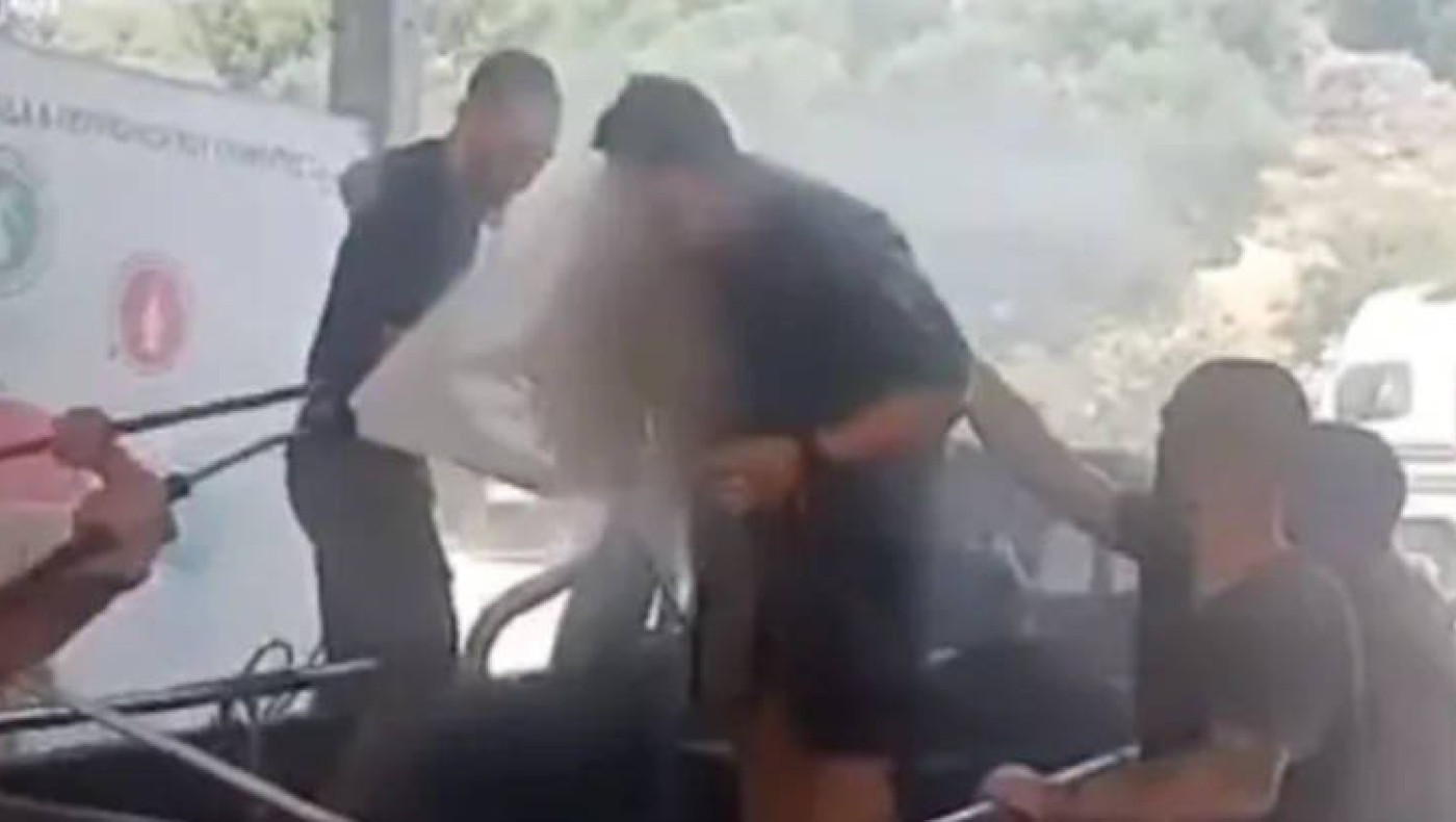 Κρήτη-Viral: Το μπάνιο του γαμπρού πριν τον γάμο με πιεστικό σε καρότσα αγροτικού