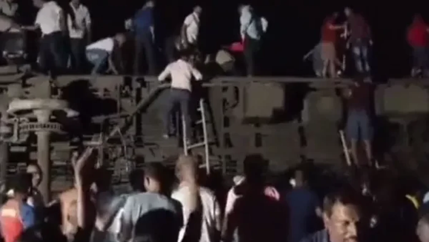 Τραγωδία στην Ινδία: Τουλάχιστον 288 νεκροί από τη σύγκρουση τρένων