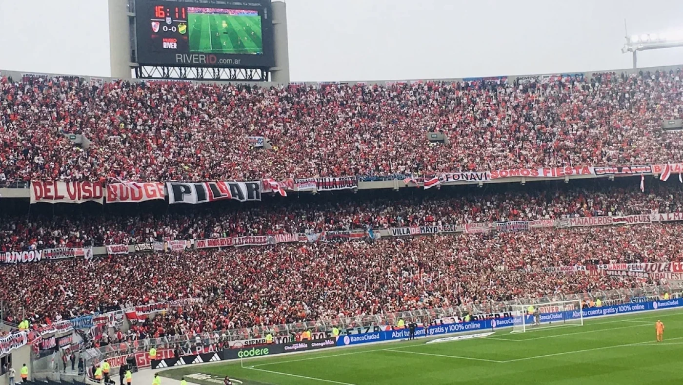 Τραγωδία σε αγώνα της Ρίβερ Πλέιτ - Οπαδός έπεσε από το πάνω διάζωμα και σκοτώθηκε (vid)