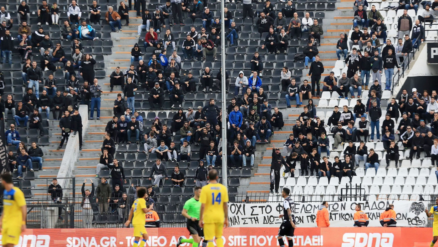Η μπάλα τους παίρνει όλους...