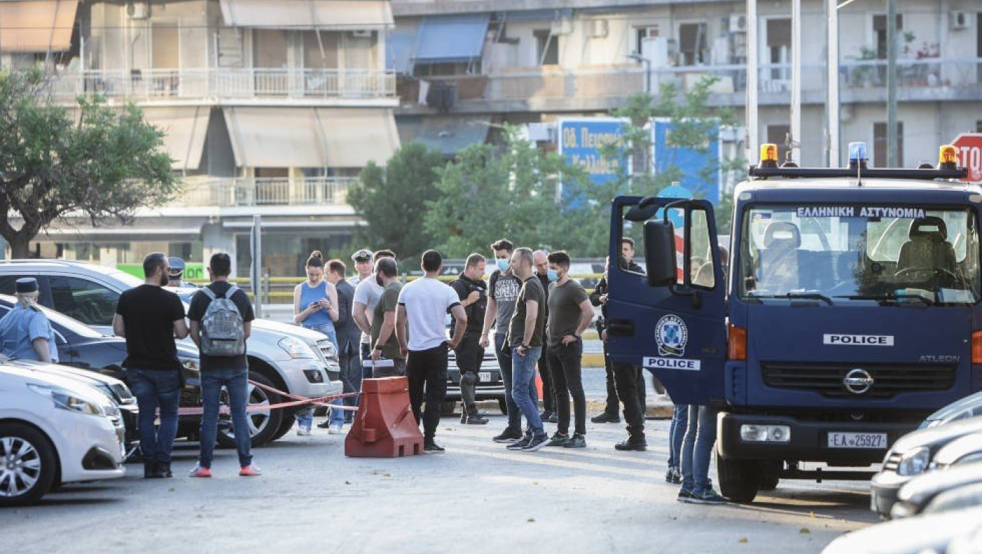 Εντοπίστηκε αυτοκίνητο με βαρύ οπλισμό - Καλάσνικοφ, χειροβομβίδες και περίστροφα