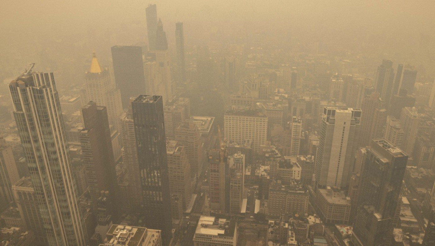 Απόκοσμες εικόνες στη Νέα Υόρκη - Νέφος καπνού από τις φωτιές στον Καναδά πνίγει την πόλη (vids)