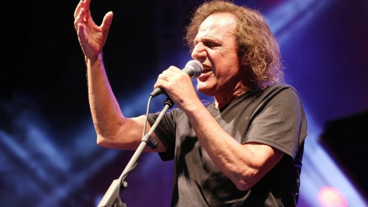 45 χιλιάδες άνθρωποι στον Βασίλη Παπακωνσταντίνου: «Ζούμε για να σ' ακούμε»