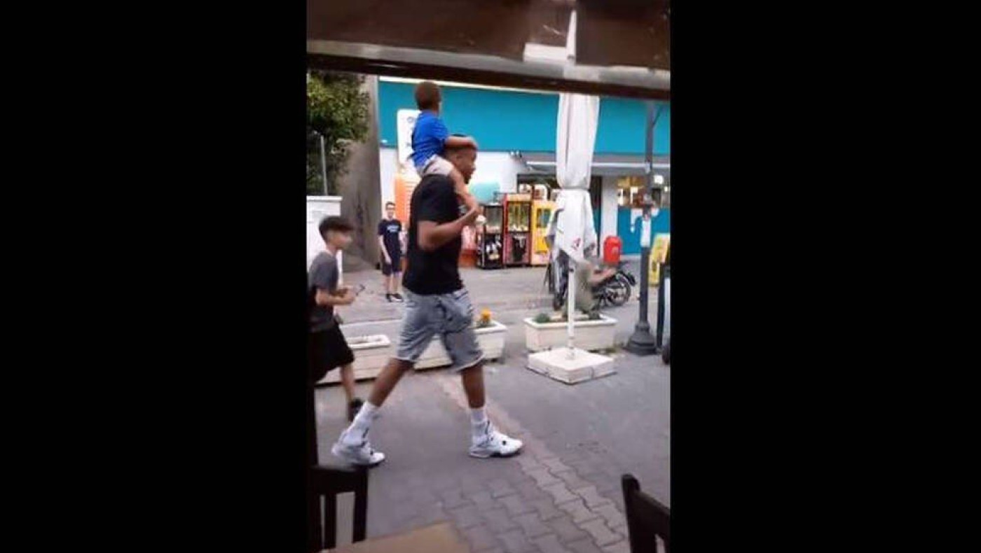 Ο Γιάννης Αντετοκούνμπο επισκέφθηκε ταβέρνα στο Βύρωνα