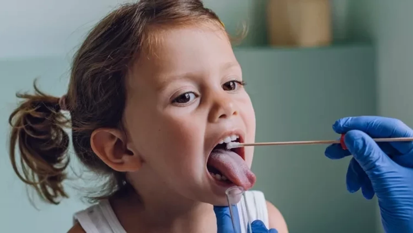 «Πρέπει να είμαστε σε εγρήγορση με τον στρεπτόκοκκο- Αν δεν πέφτει ο πυρετός, κατευθείαν στον γιατρό»