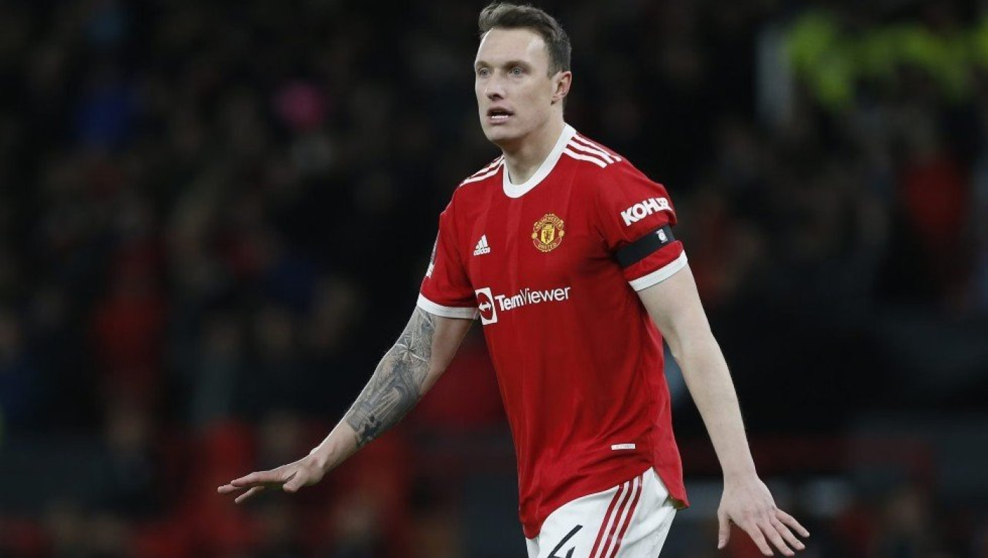 To ποσό που έλαβε ο Φιλ Τζόουνς από τη Γιουνάιτεντ για 75 παιχνίδια!