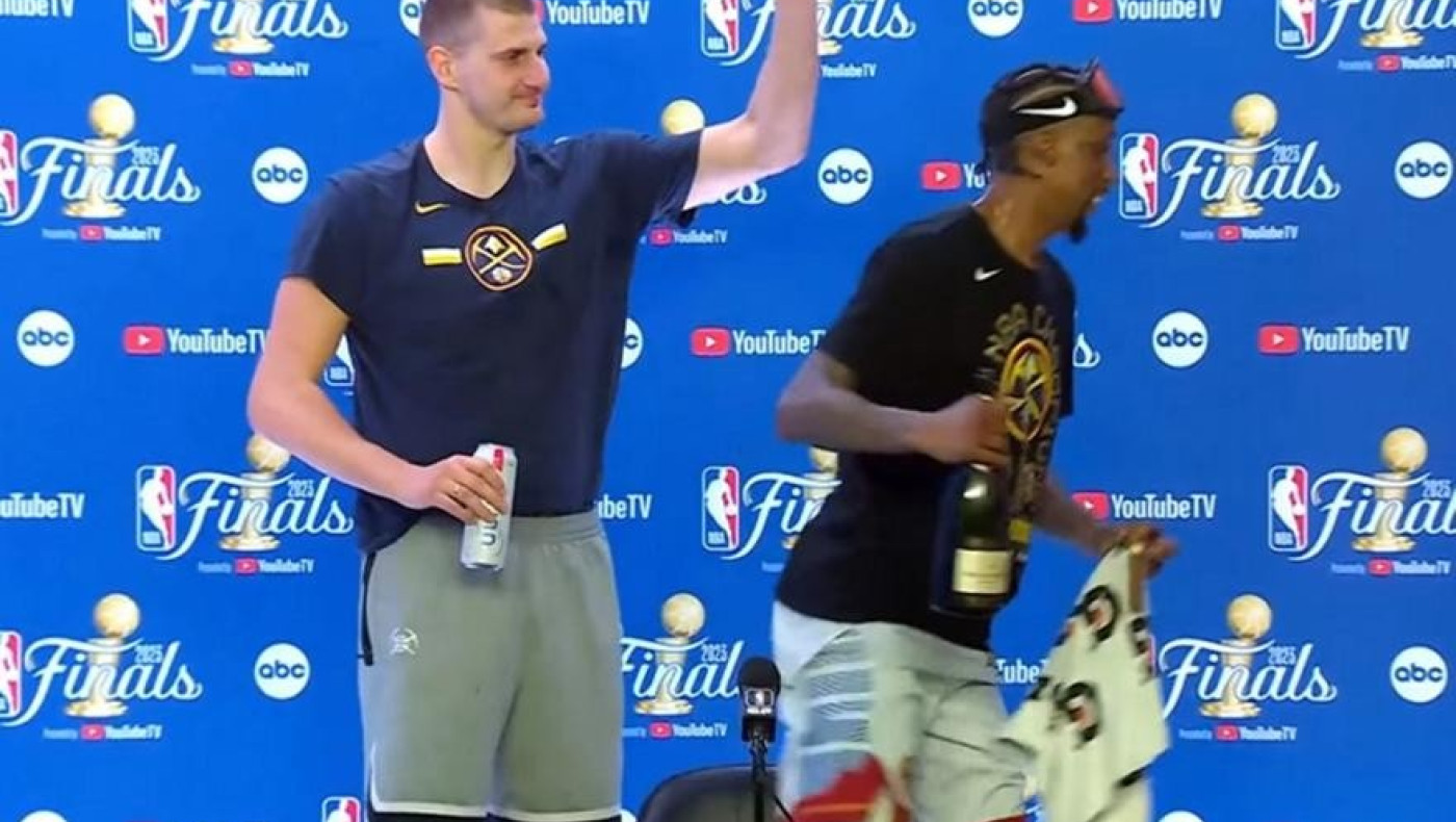 Ρεσιτάλ Γιόκιτς στη συνέντευξη Τύπου: Με μπίρα, απολογία για… ρέψιμο και φοβερές ατάκες