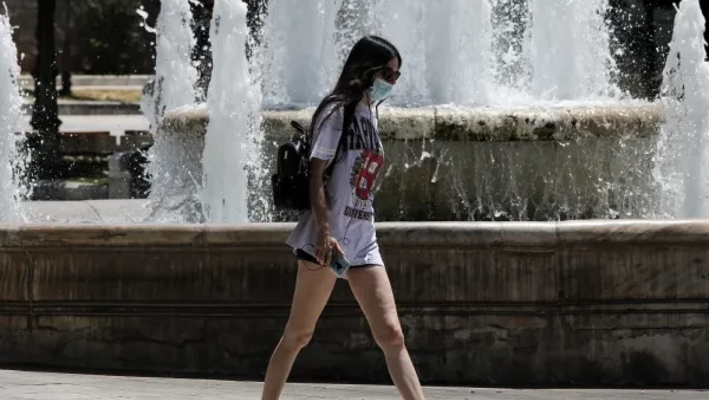 Καιρός: Έρχεται ηλιοφάνεια με καύσωνα και ισχυρούς βοριάδες