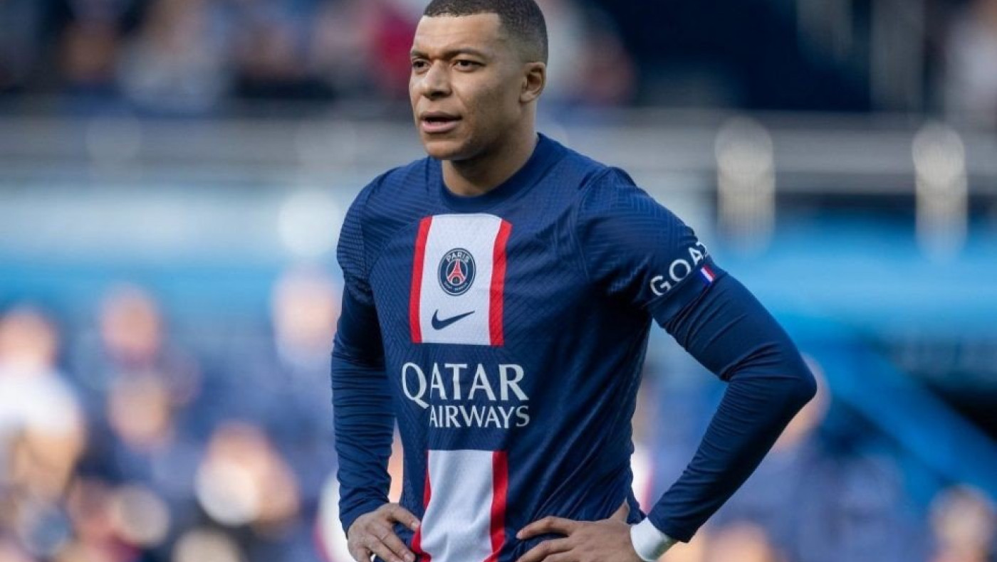 Εμπαπέ: Στην πλάτη του παίζονται εκατομμύρια και αυτός κάνει διακοπές στη Σαρδηνία!