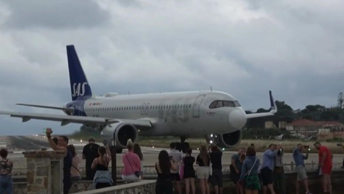 Κίνα: Στιγμές τρόμου σε πτήση για επιβάτες και πλήρωμα