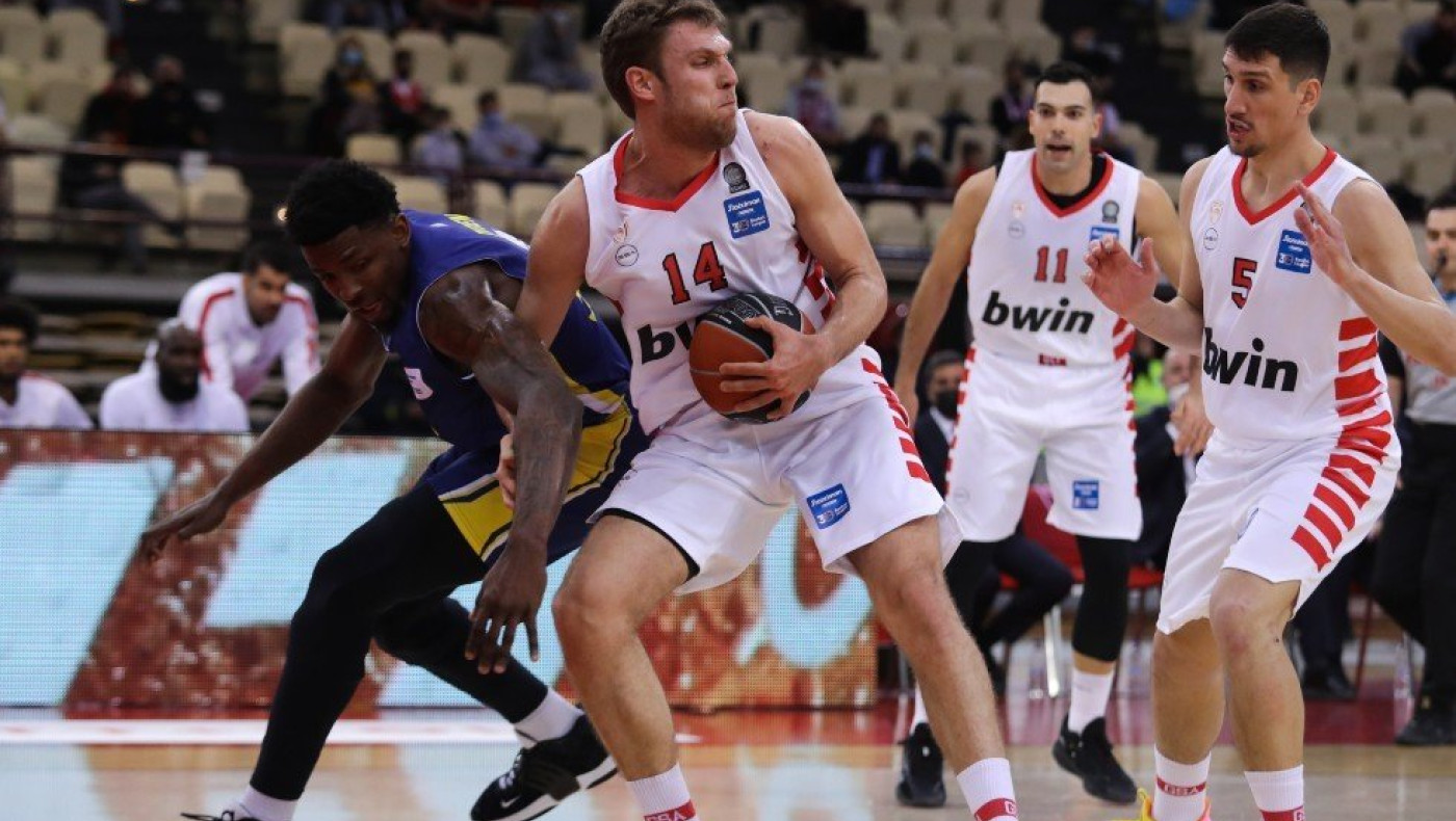 Ο General Manager των Κινγκς μίλησε για τον Βεζένκοφ