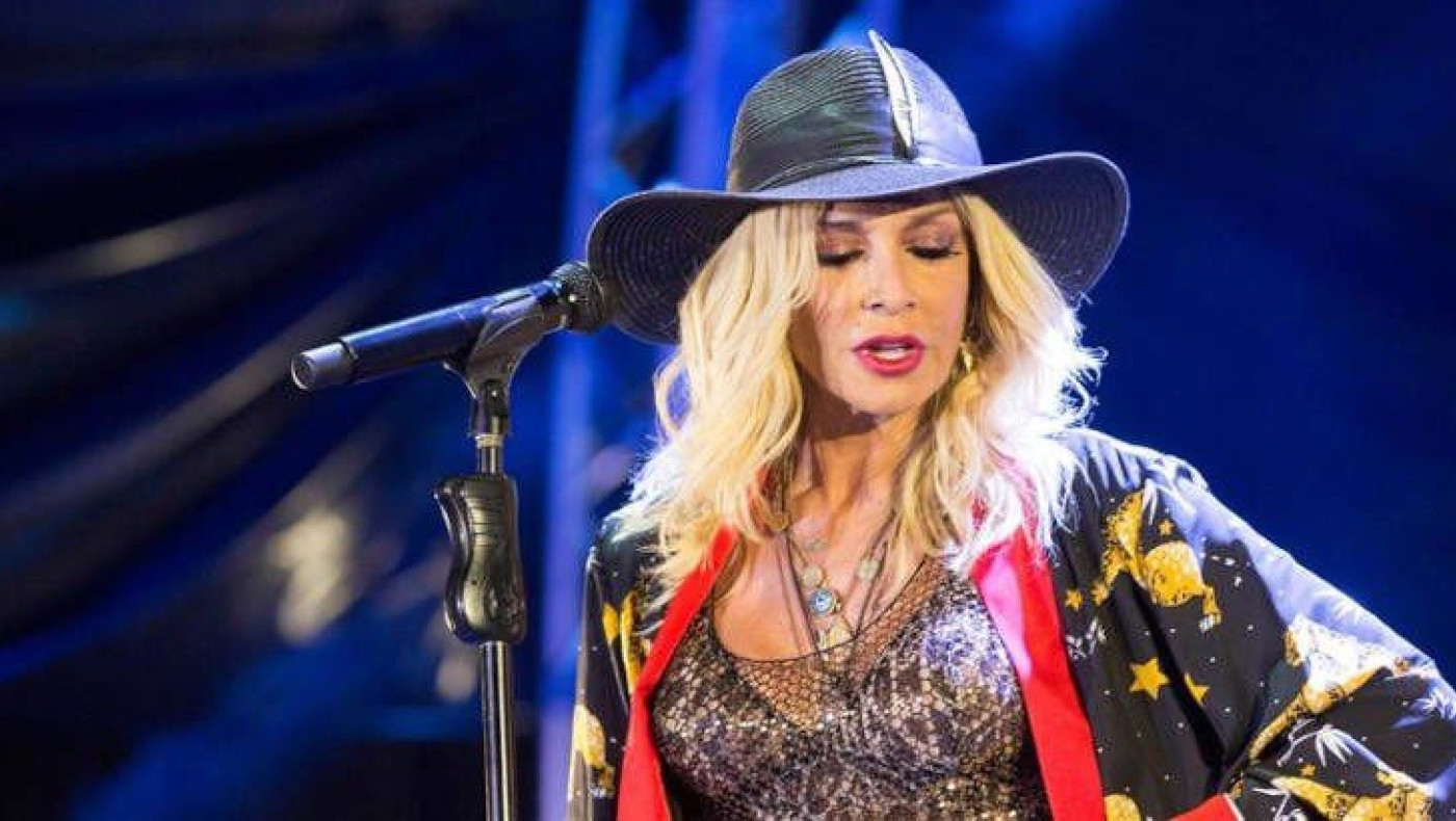 Η Σάρα Τζέσικα Πάρκερ αποθεώνει την Άννα Βίσση