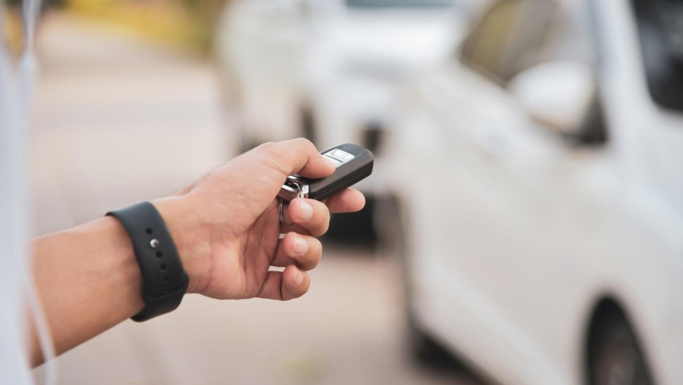 Αυτό το κόλπο θα σε σώσει- Ανοίγεις το παράθυρο του αυτοκινήτου με μια κίνηση