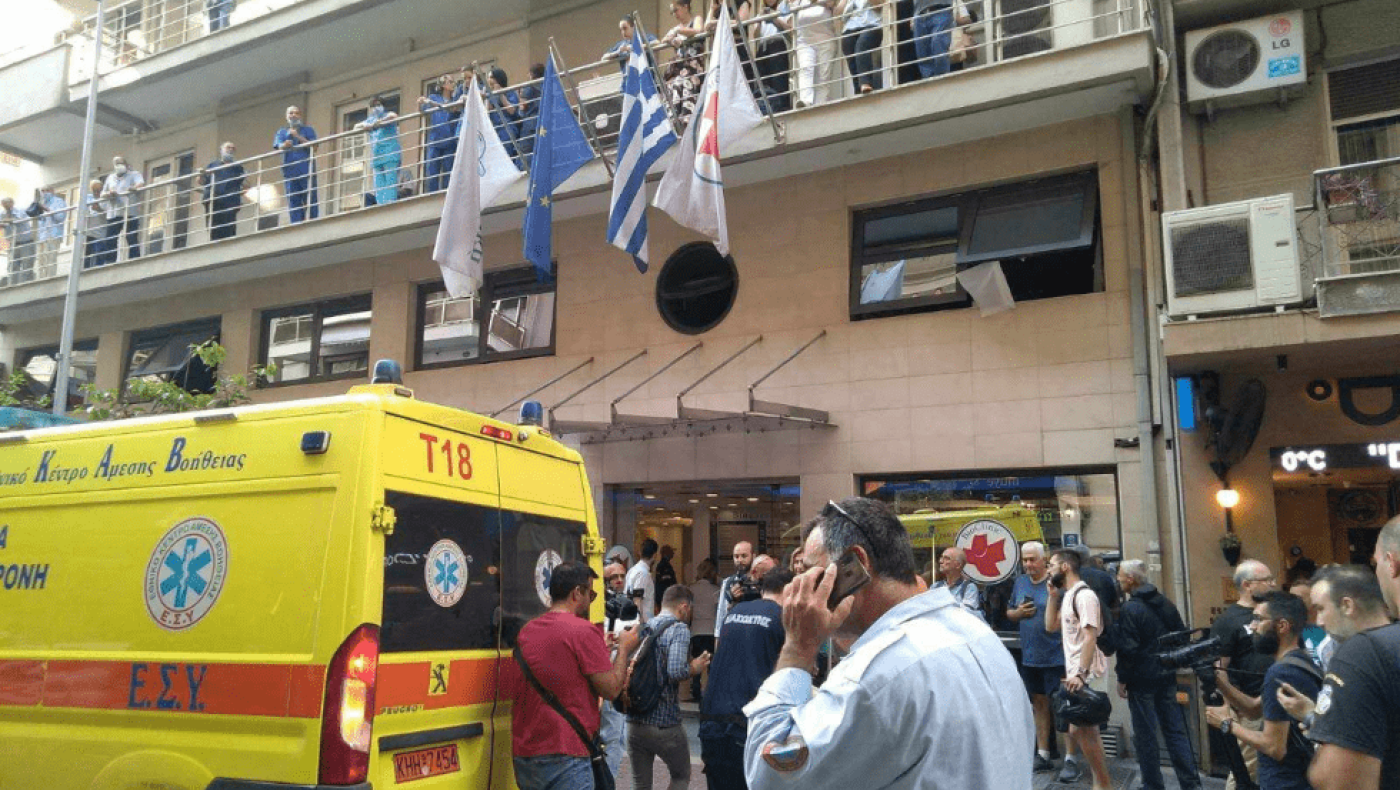 Φωτιά σε ιδιωτική κλινική στο κέντρο της Θεσσαλονίκης – Απομακρύνονται ασθενείς (Pics)
