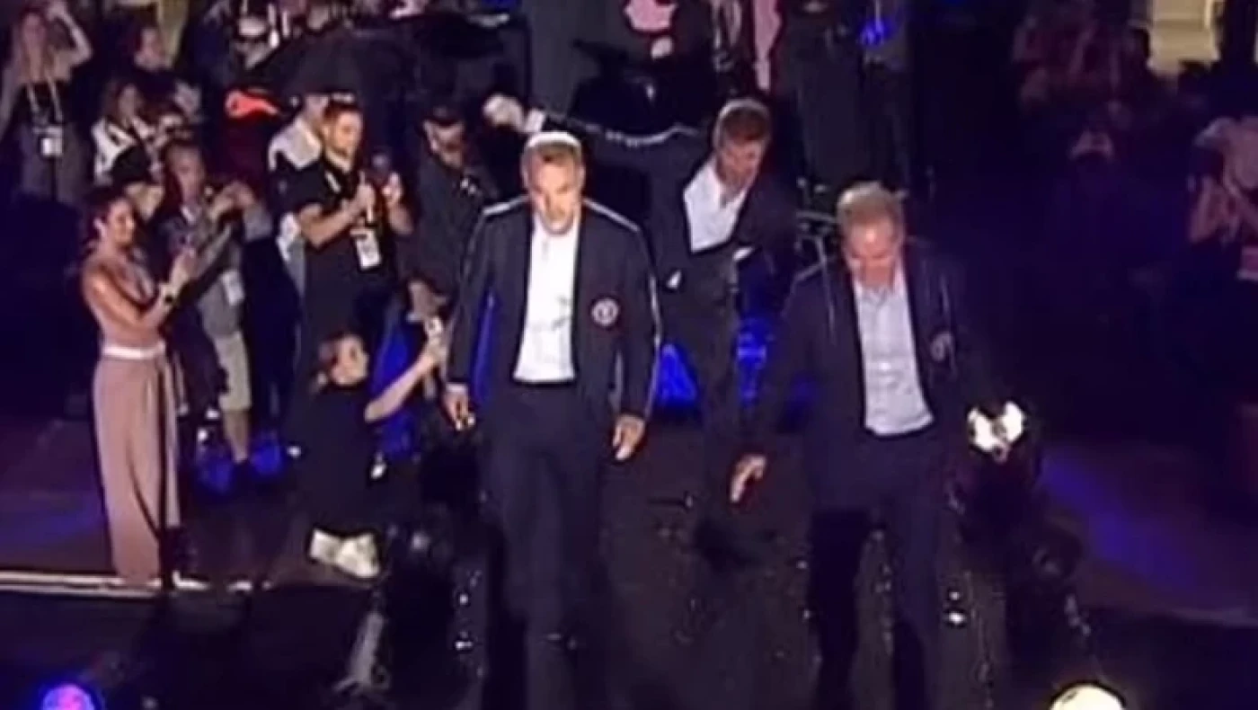 Υπέρμετρη η χαρά του Μπέκαμ στη παρουσίαση του Μέσι: Πήγε να φάει... τούμπα!