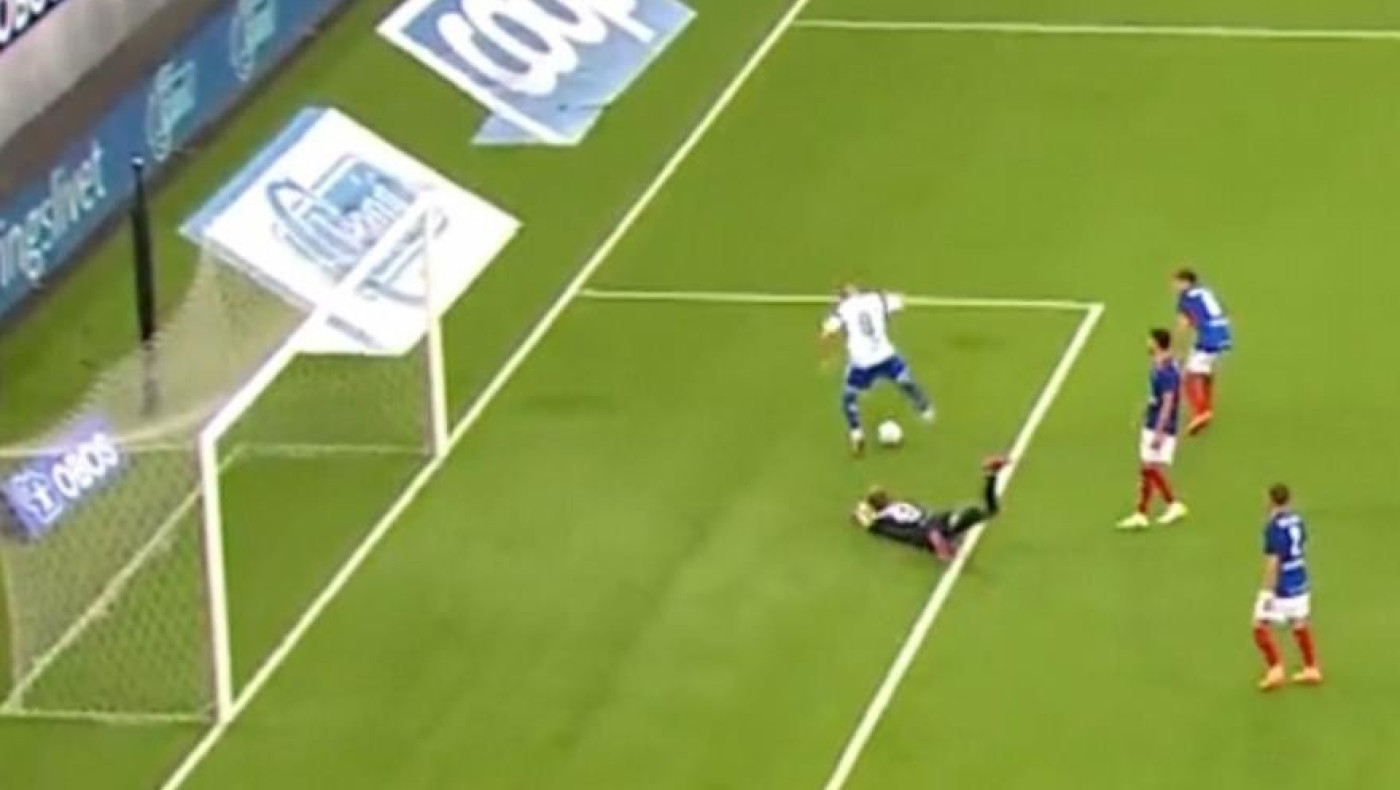 Το καλύτερο «άχαστο» της χρονιάς: Μπέρδεψε τα πόδια του μπροστά σε κενή εστία