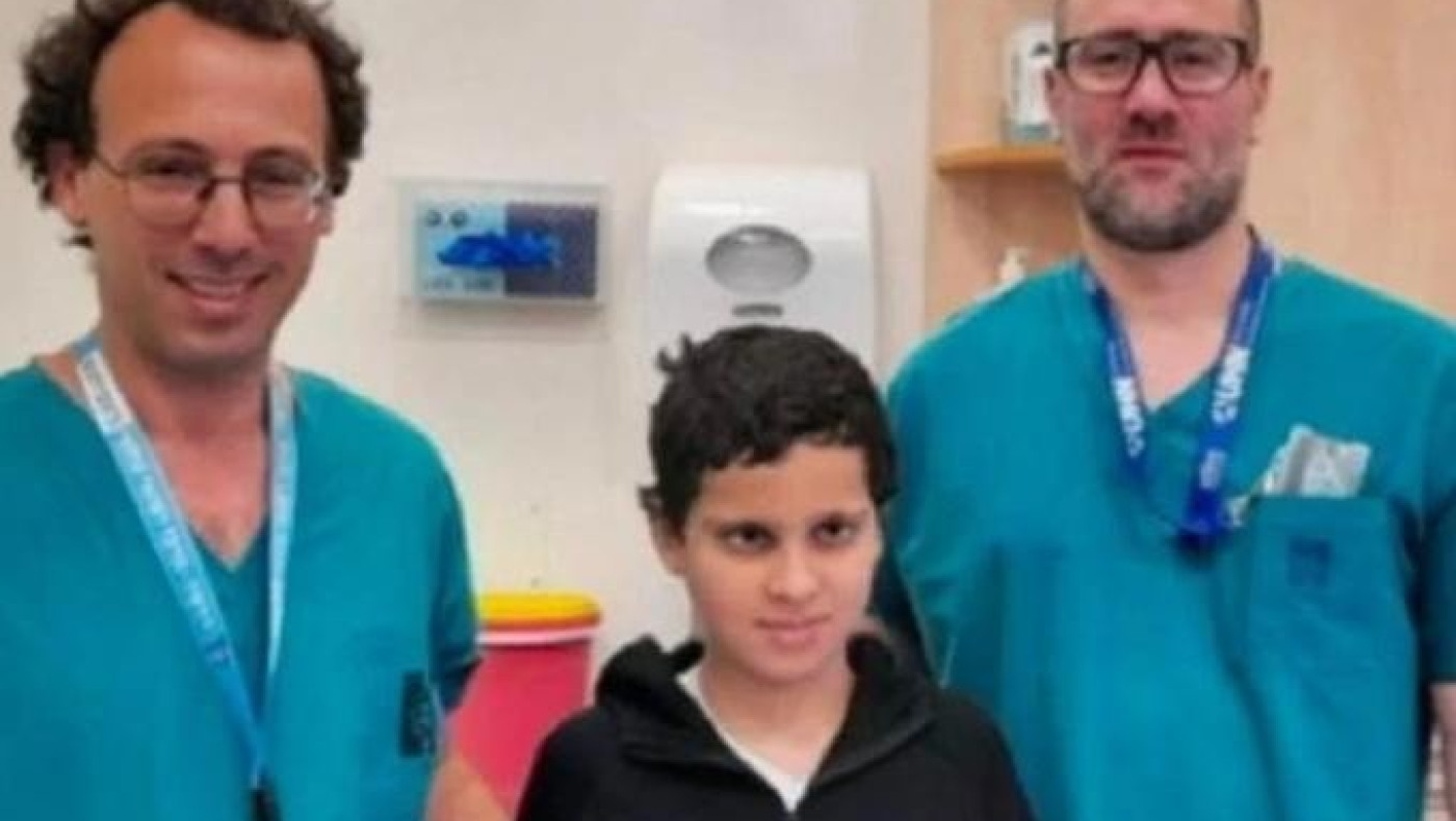 Υποκλίθηκαν στους γιατρούς του γιού τους: «Κόλλησαν» το κεφάλι του μετά από τροχαίο!