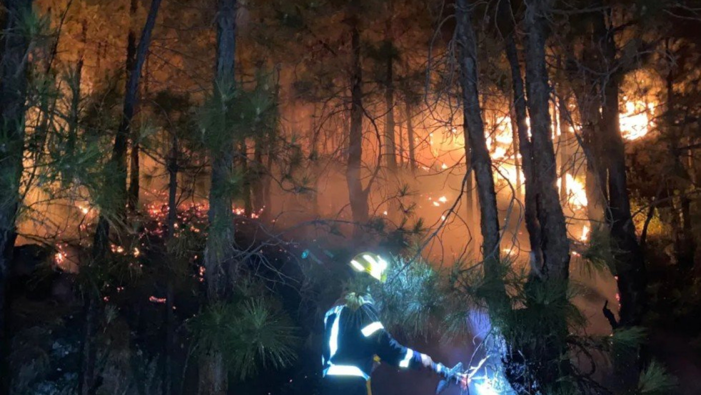 Το συγκλονιστικό βίντεο της Πυροσβεστικής μέσα από την πύρινη κόλαση: «Συνεχίζουμε»