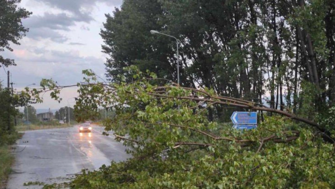 Χαλκιδική: Πώς το μπουρίνι «σήκωσε» beach bar