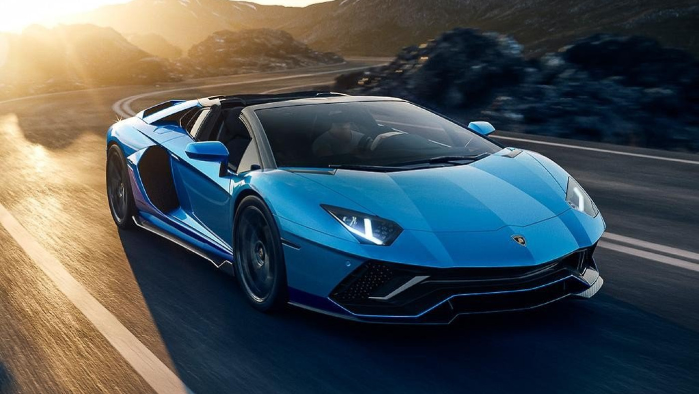 Βίντεο που...πονάει: Παρκαδόρος χτύπησε αυτοκίνητα 800.000 ευρώ!