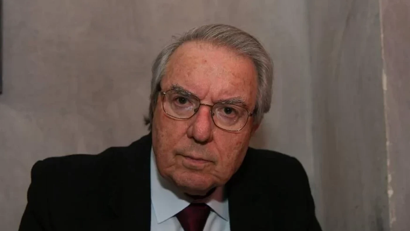 «Πιλοτίνα», «χημικίνα», «φιλολογίνα»: Είναι σωστές οι καταλήξεις; Ο Μπαμπινιώτης ξεκαθαρίζει