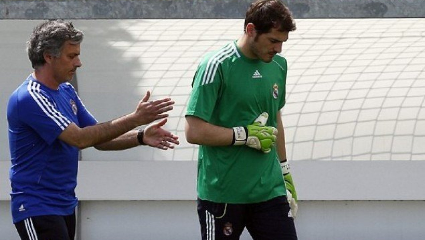 Μουρίνιο: « Με τον αποκλεισμό βοηθάμε τον Κασίγιας να πάρει το Europa League» 