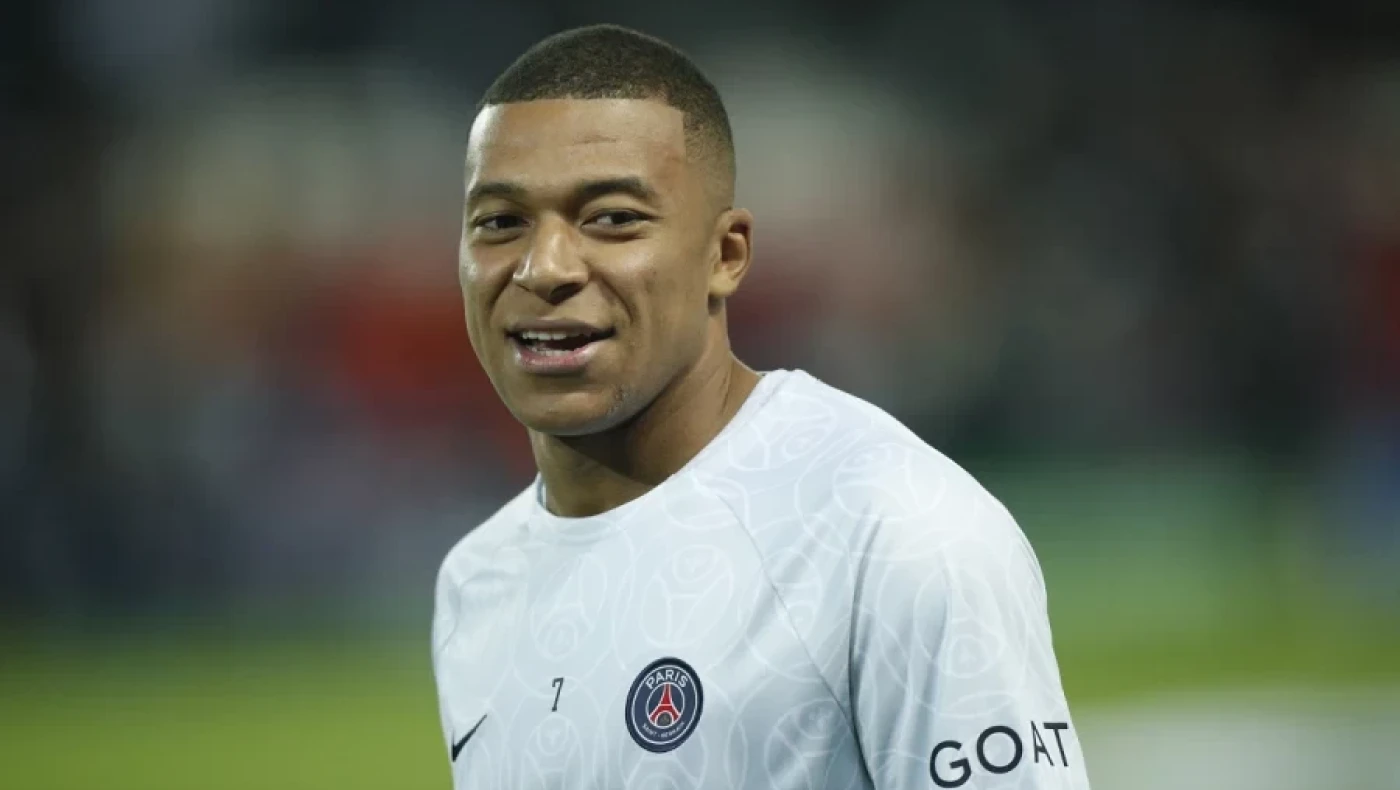 Συνεχίζουν να υποστηρίζουν σαν... τρελοί τον Εμπαπέ οι Παριζιάνοι: Τον αποθέωσαν στην προπόνηση