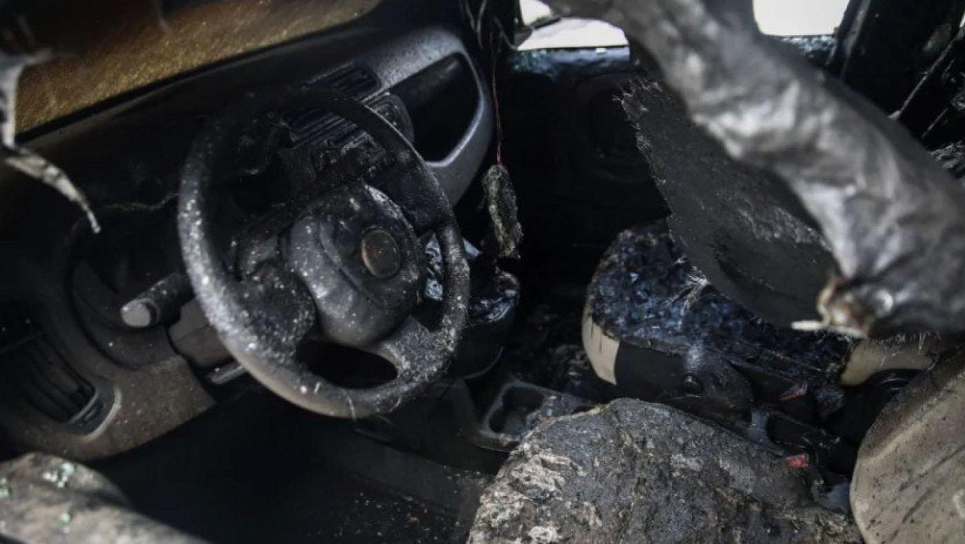 Ηράκλειο: Επιτέθηκε στη σύντροφό του και έκαψε το αυτοκίνητο που νοίκιασαν