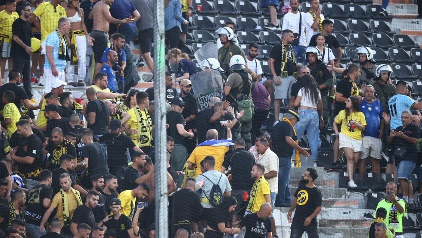 Ένταση στην Τούμπα μεταξύ ΜΑΤ και οπαδών της Μπεϊτάρ