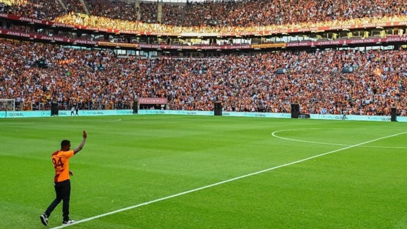 Αποθεώθηκε ο Μπακαμπού στο «Ali Sami Yen»