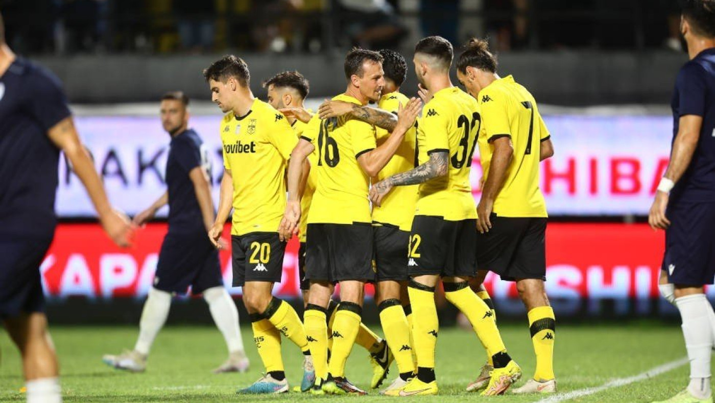 Η 11άδα του Άρη με Οντουμπάτζιο στο κέντρο της άμυνας