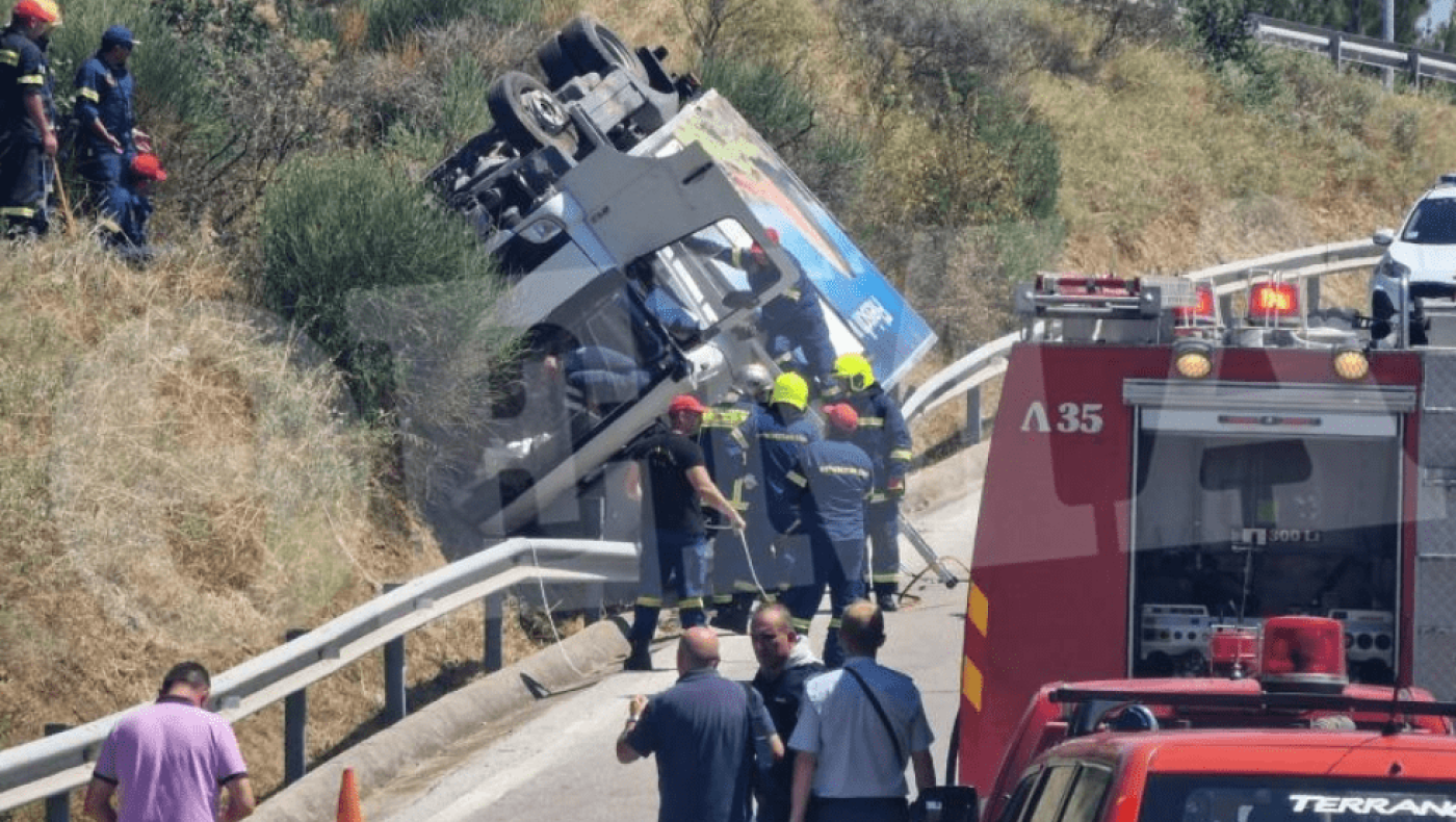 Αναποδογύρισε φορτηγό στη Θεσσαλονίκη - Εγκλωβίστηκε ο οδηγός