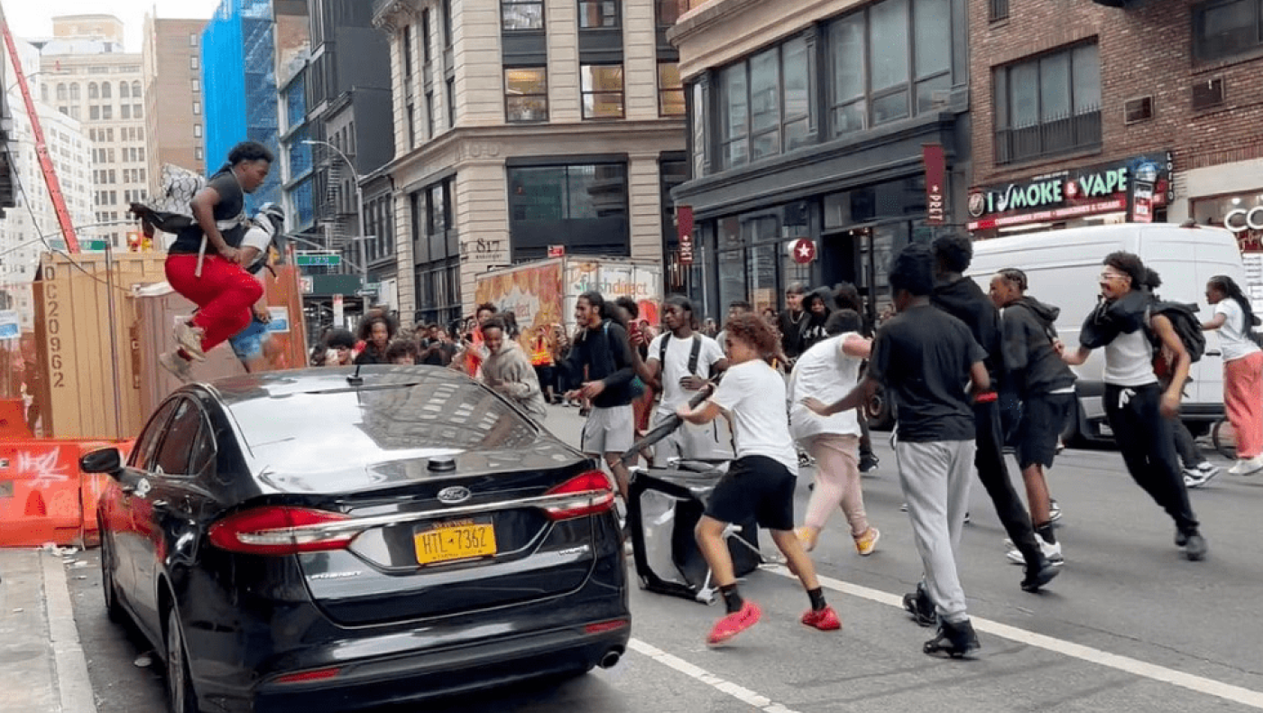 Χάος στο Μανχάταν από streamer που μοίραζε κονσόλες παιχνιδιών