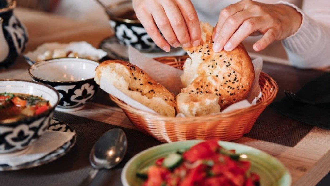 Για ποιο λόγο δεν πρέπει να τρώτε ψωμί στα εστιατόρια